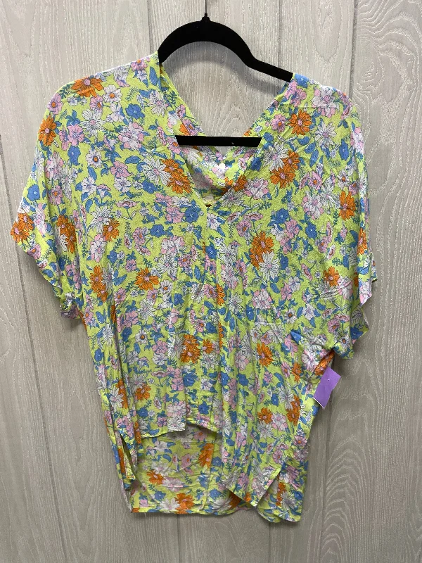 Top Short Sleeve By Clothes Mentor In Floral Print, Size: M