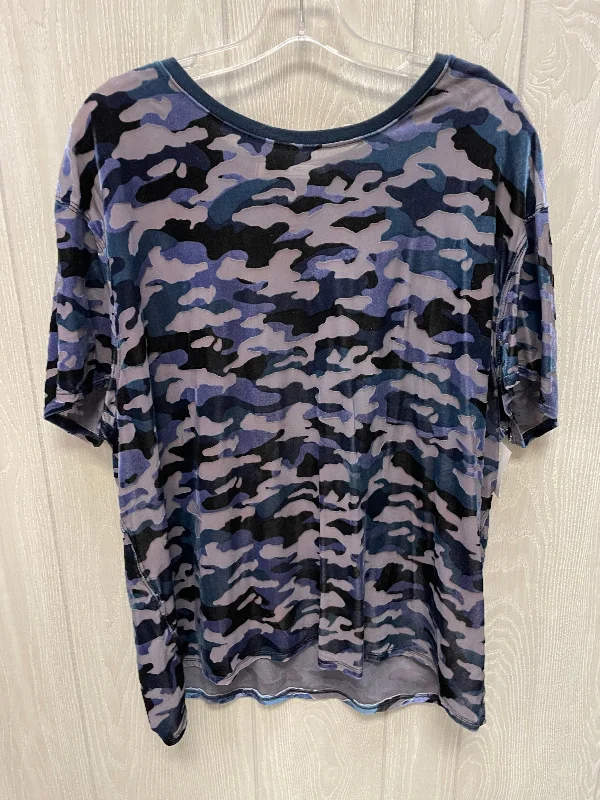 Top Short Sleeve By We The Free In Camouflage Print, Size: M