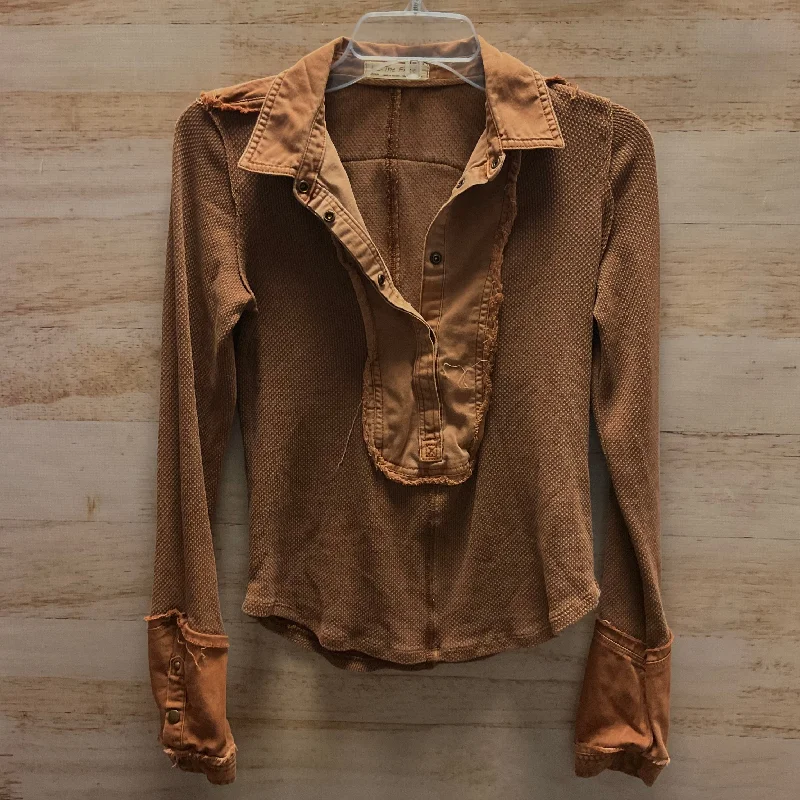 Top Long Sleeve By We The Free In Brown, Size: M