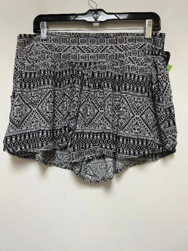 Shorts By Clothes Mentor  Size: 14