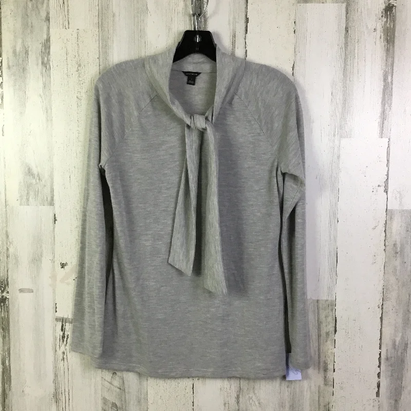 Top Long Sleeve Basic By Ann Taylor In Grey, Size: S