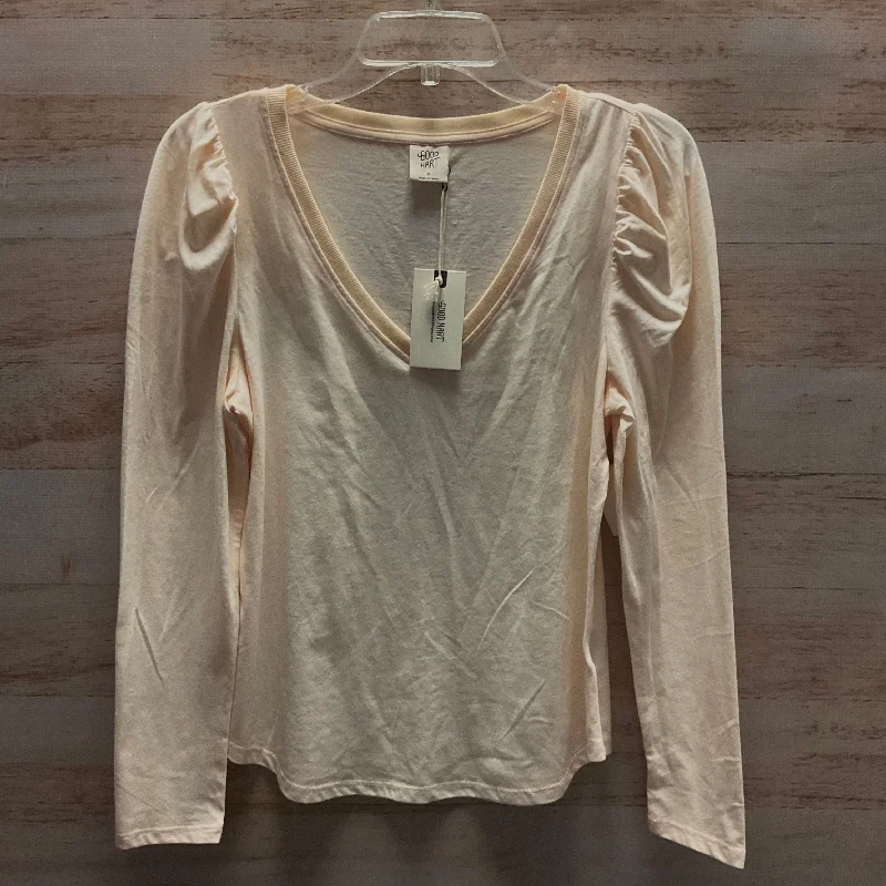 Top Long Sleeve By Clothes Mentor In Cream, Size: M